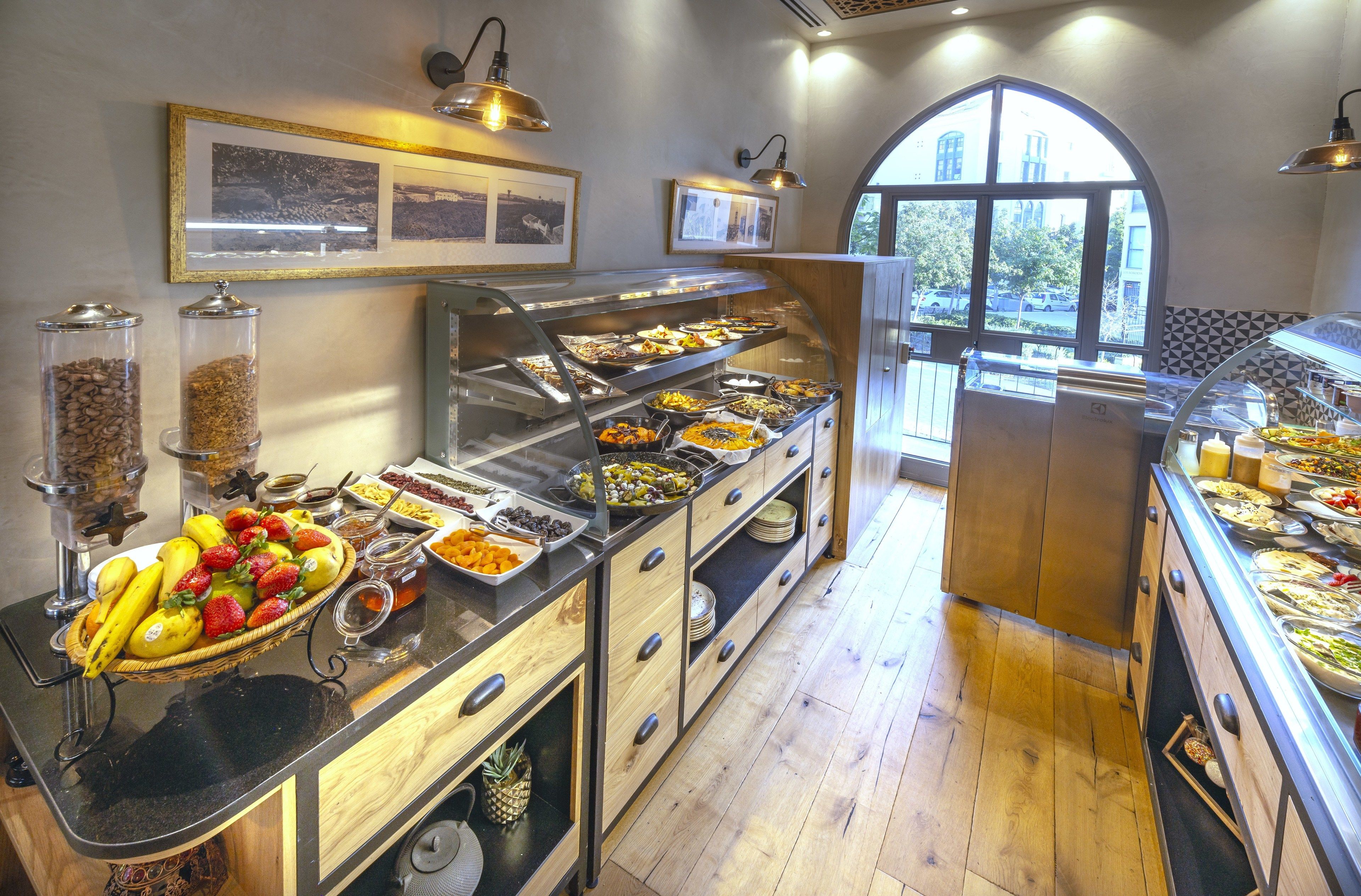 daily buffet breakfast (usd 15 per person)