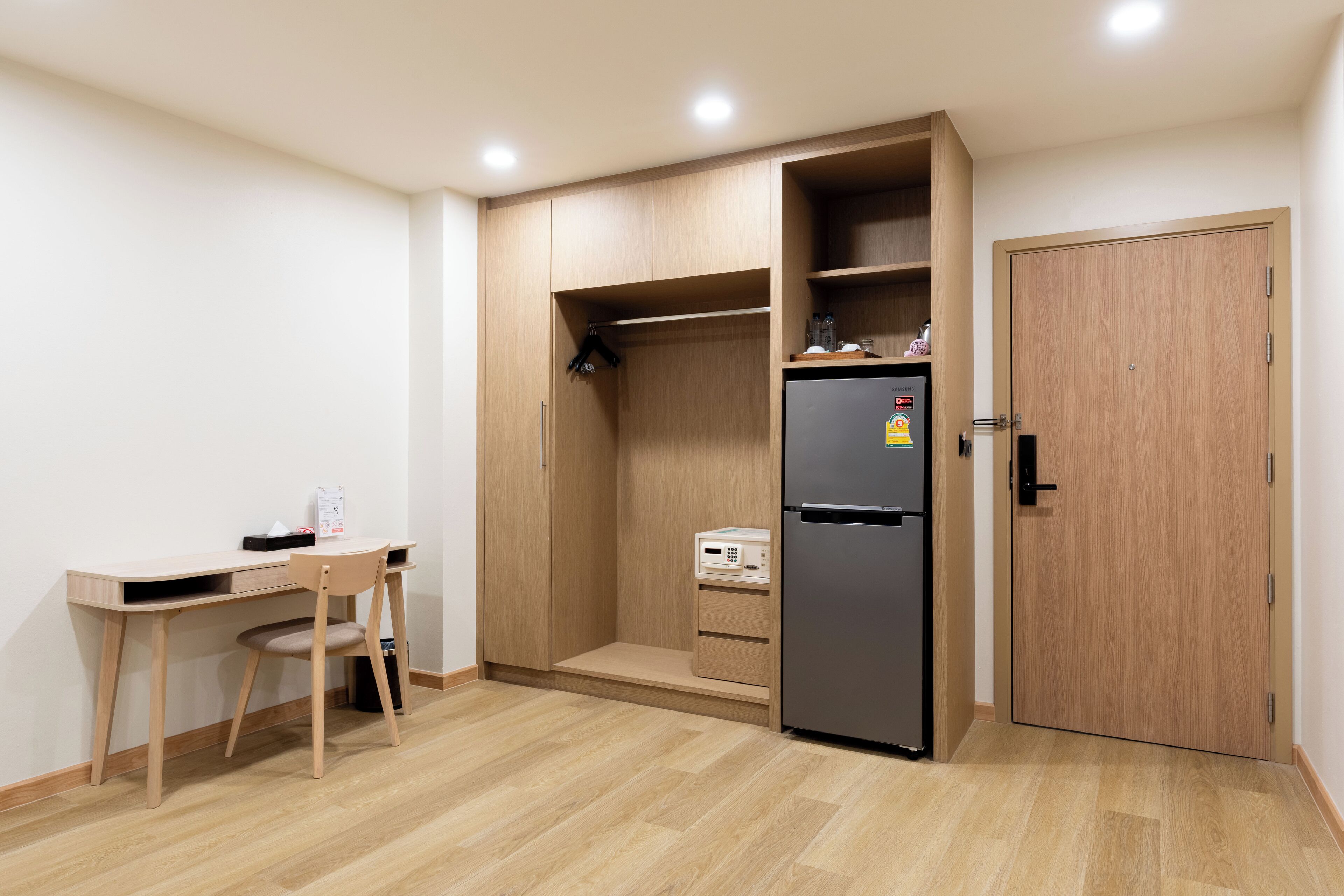 grand deluxe twin room | minibar, in-room safe, individually decorated, desk