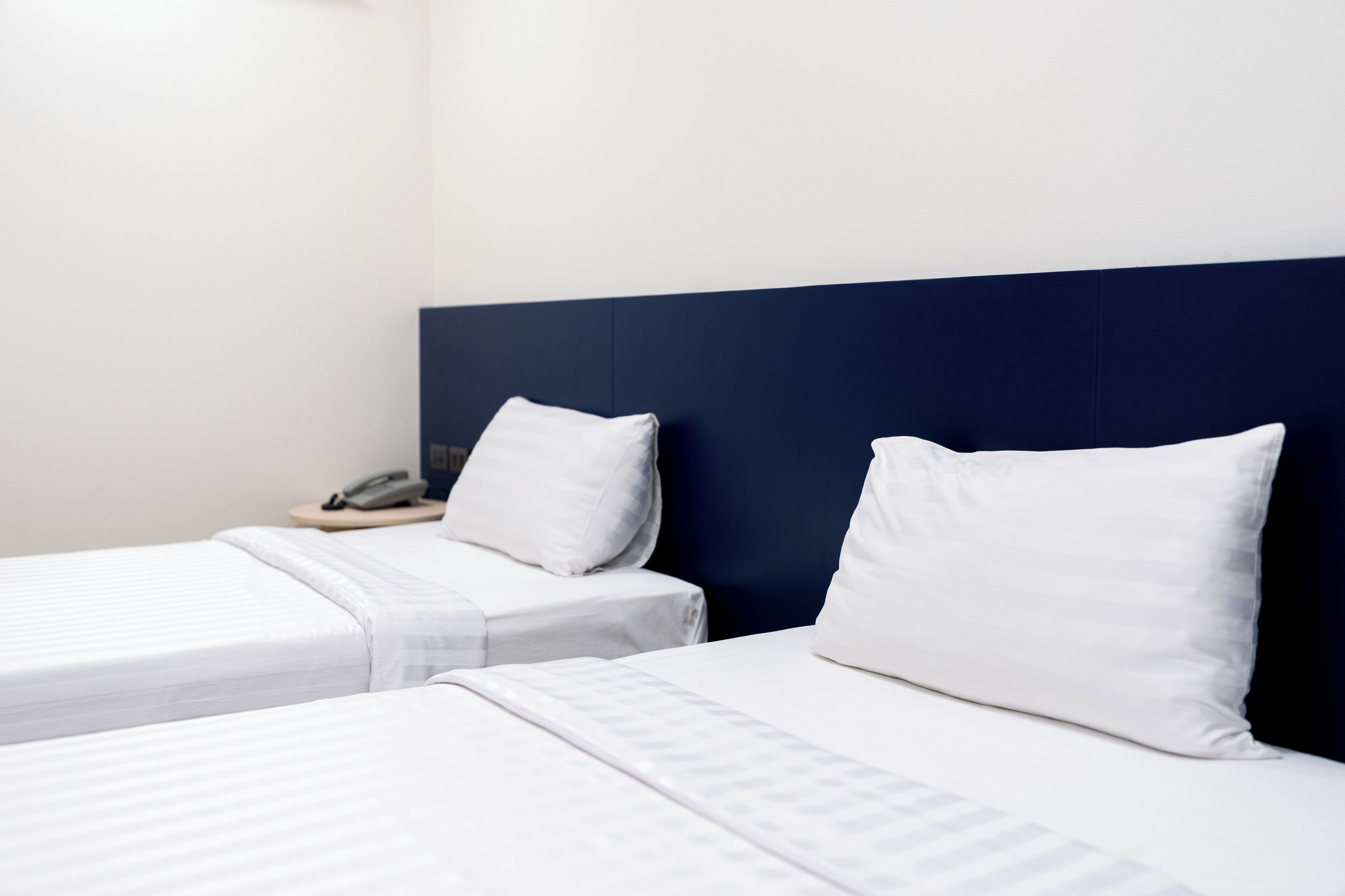 deluxe twin room | minibar, in-room safe, individually decorated, desk