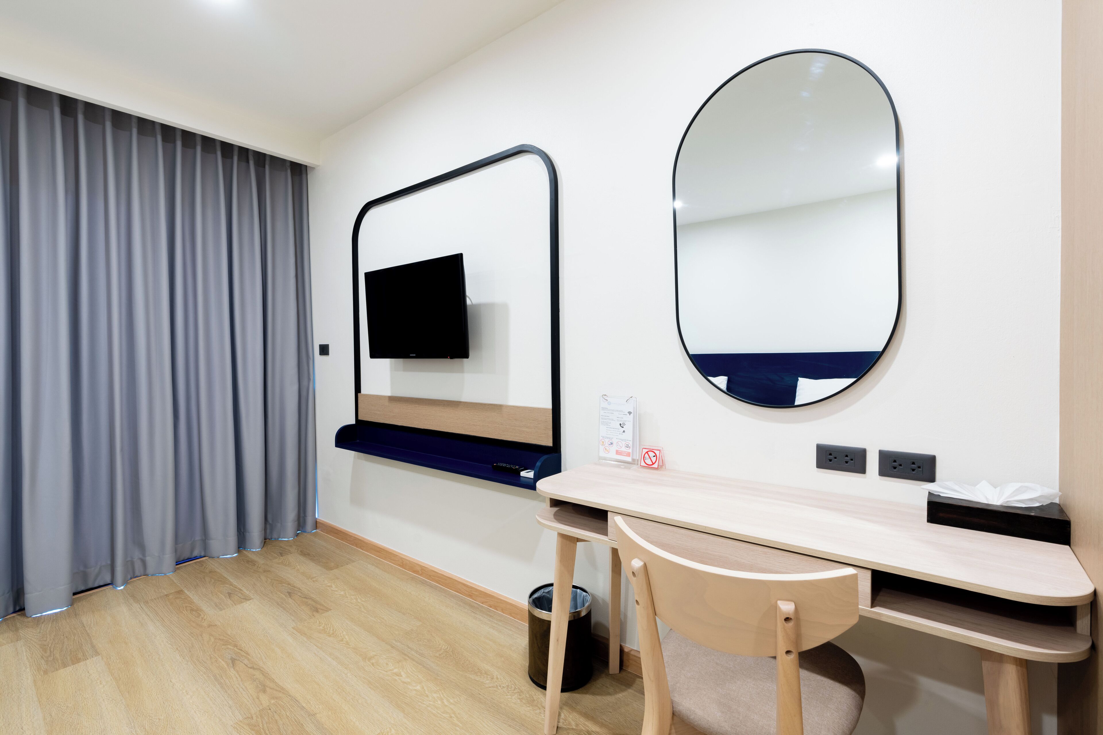 deluxe twin room | minibar, in-room safe, individually decorated, desk