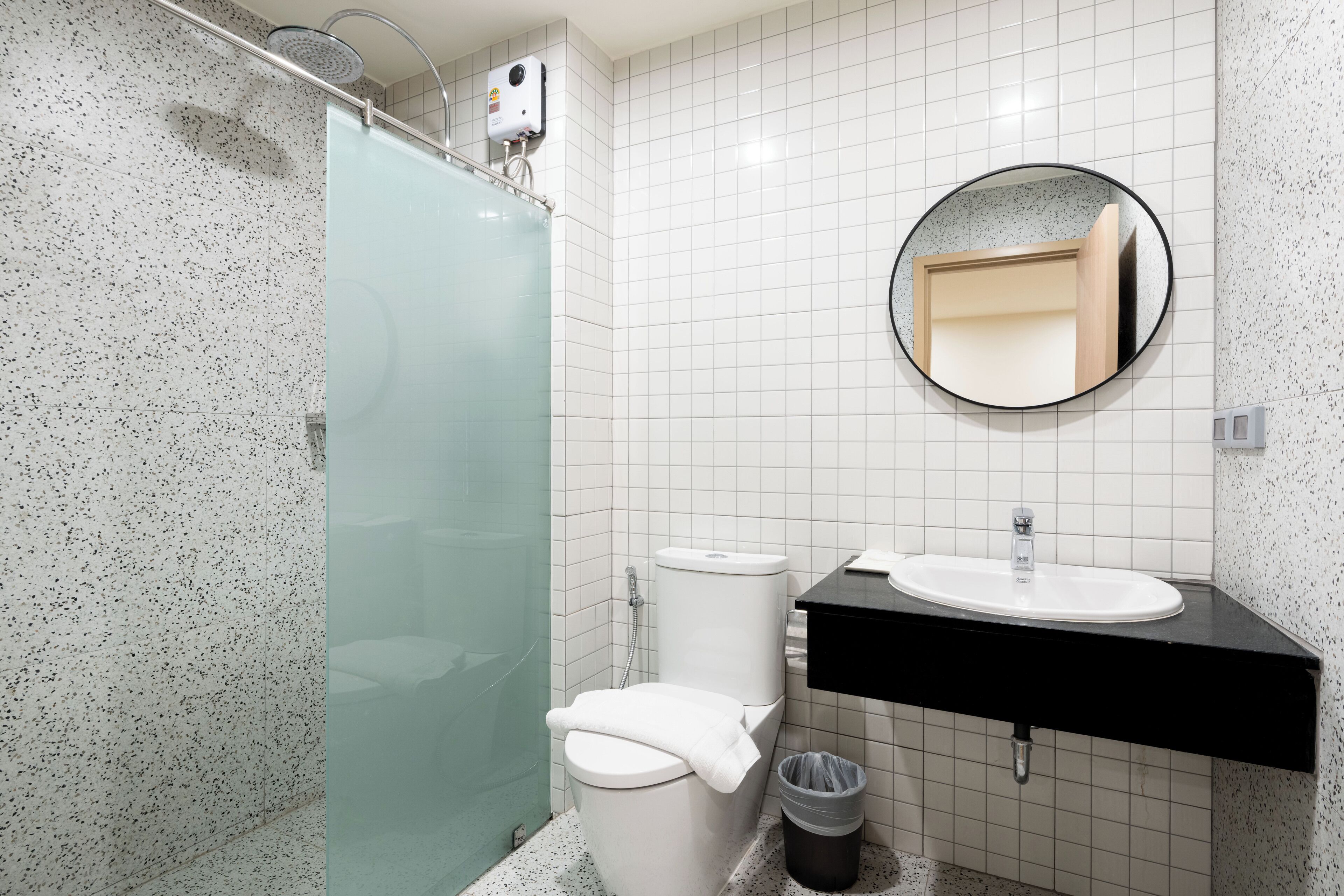 grand deluxe twin room | bathroom | shower, free toiletries, hair dryer, towels