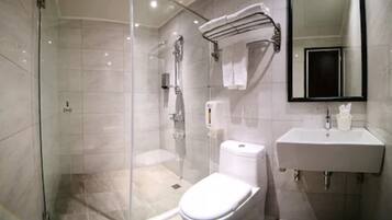 Pancuran mandi, pengering rambut, tuala disediakan