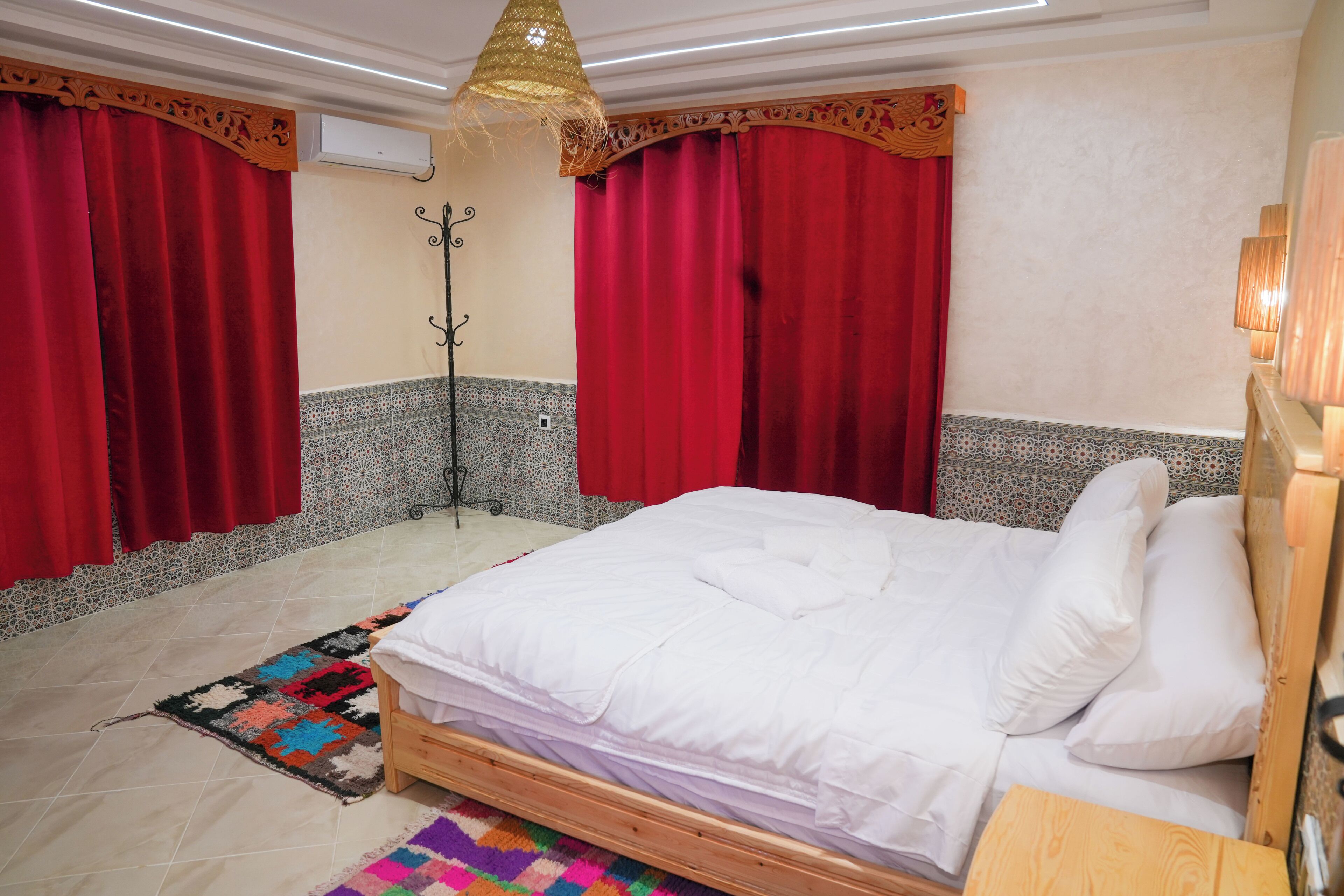 Habitación con 1 cama matrimonial o 2 individuales, baño privado | Cortinas blackout y wifi gratis 