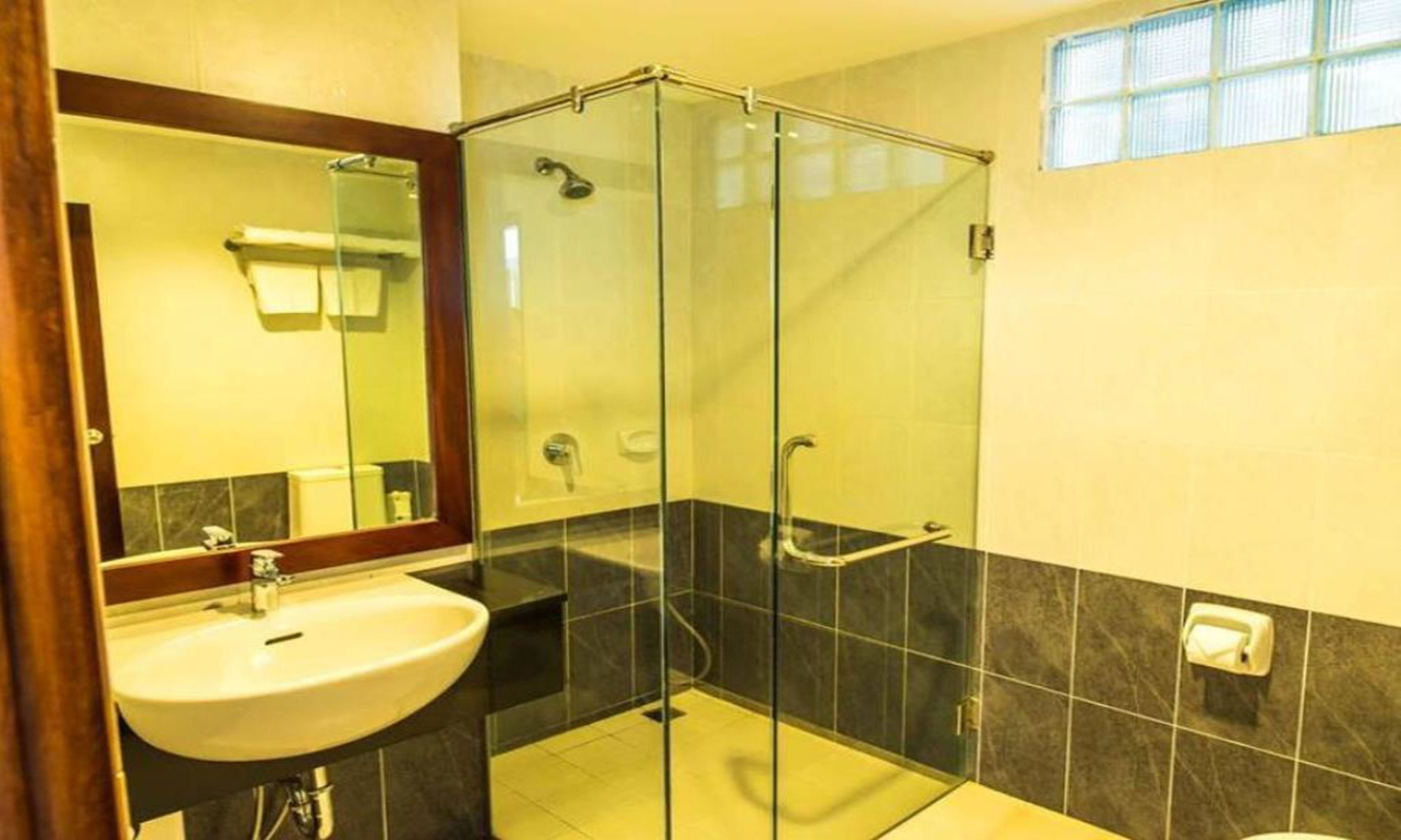 shower, free toiletries, hair dryer, slippers