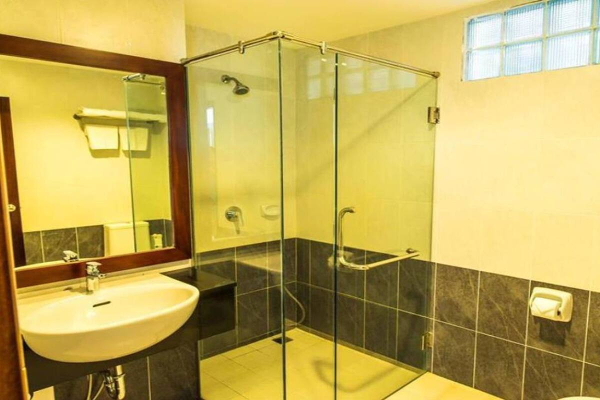 shower, free toiletries, hair dryer, slippers