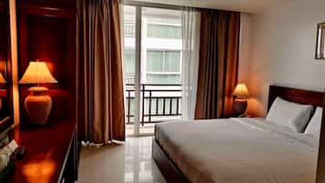 Minibar, coffres-forts dans les chambres, rideaux occultants