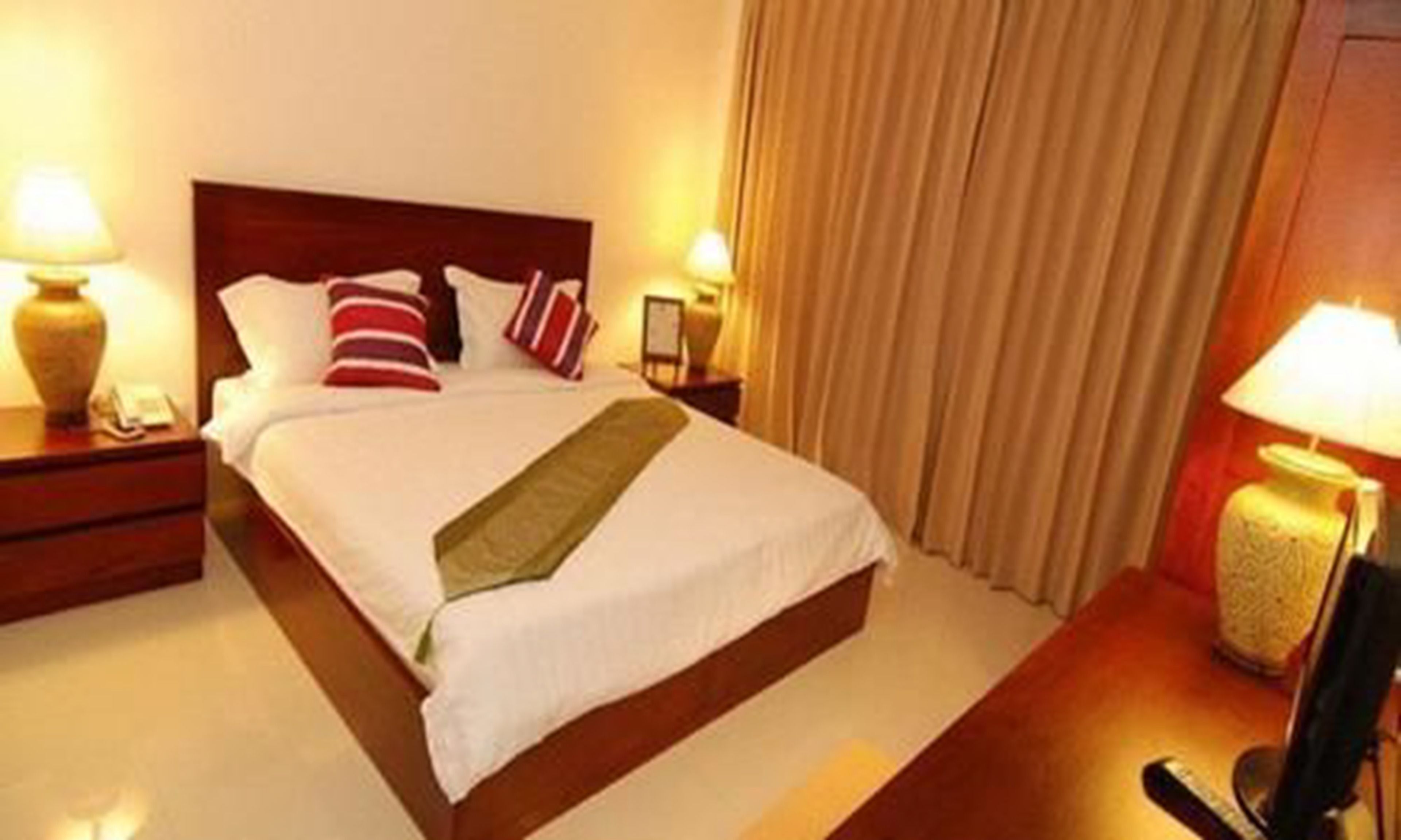 classic double room, 1 double bed | minibar, in-room safe, blackout curtains, free wifi