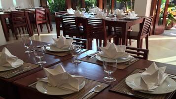 Breakfast, lunch, dinner served; Thai cuisine, garden views