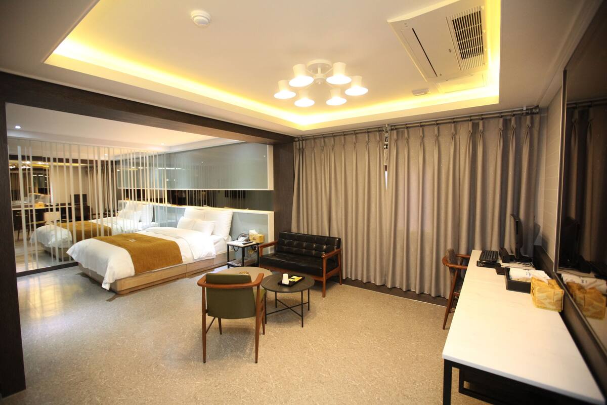 Suite Double Room | デスク、WiFi (無料)