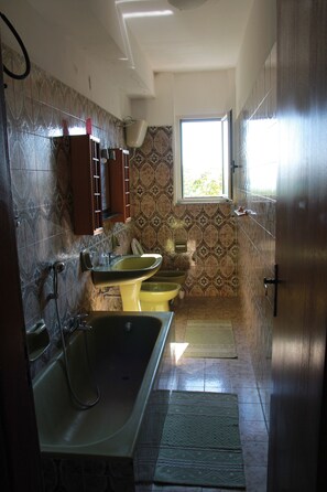 Apartment, 2 Bedrooms, Balcony | Bathroom