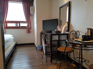 Single Room (Children under 5 not allowed) | Room amenity - Youngbin Hotel (Seoul)