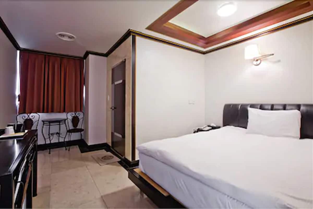 In-room safe, blackout curtains, soundproofing, free WiFi