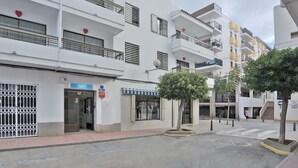 Property entrance - All Suite Ibiza Aparthotel (Sant Antoni de Portmany)