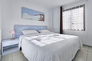 In-room safe, individually furnished, blackout curtains - All Suite Ibiza Aparthotel (Sant Antoni de Portmany)