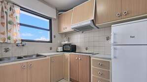 Private kitchenette - All Suite Ibiza Aparthotel (Sant Antoni de Portmany)