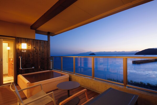 Deluxe Room, Private Bathroom, Lake View | In-room safe, individually decorated, individually furnished, desk