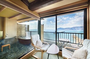 Caja de seguridad en la habitación y decoración personalizada 