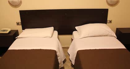 Hotel 106