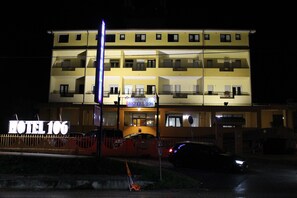 Façana frontal de l'allotjament