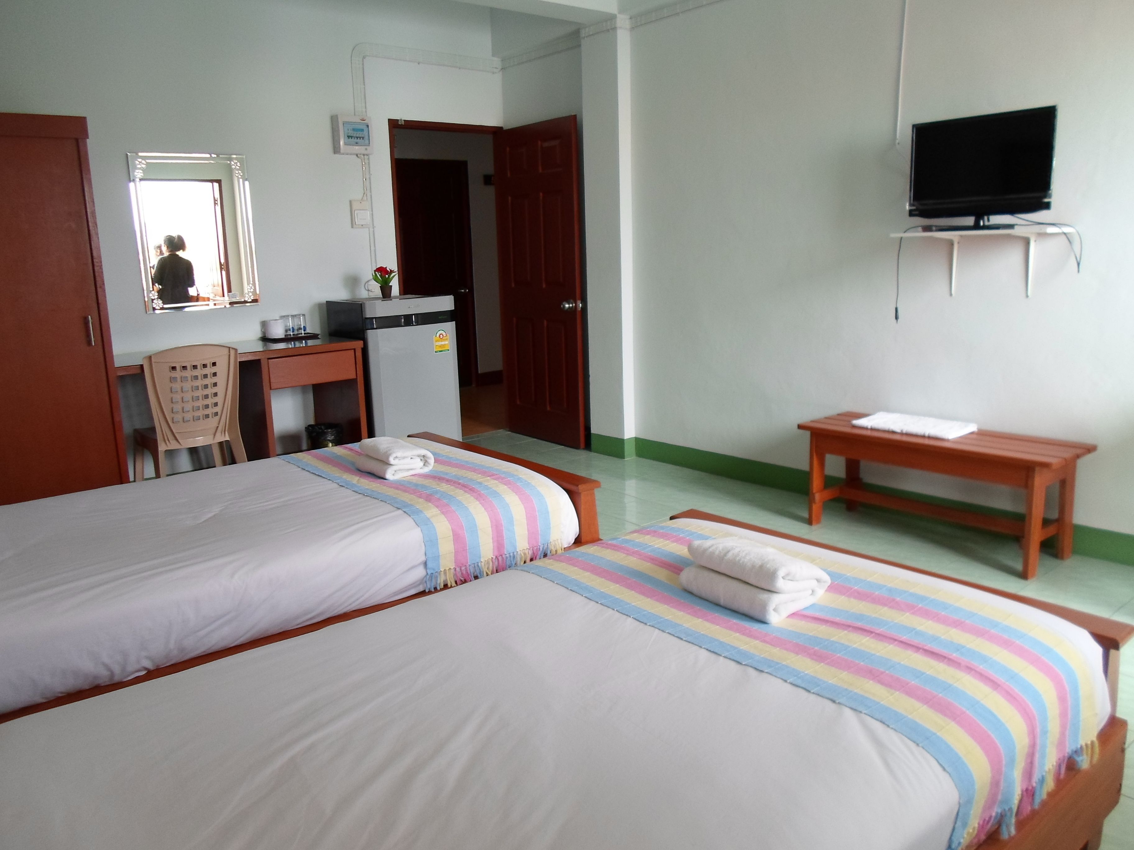 1 bedroom, desk, free wifi