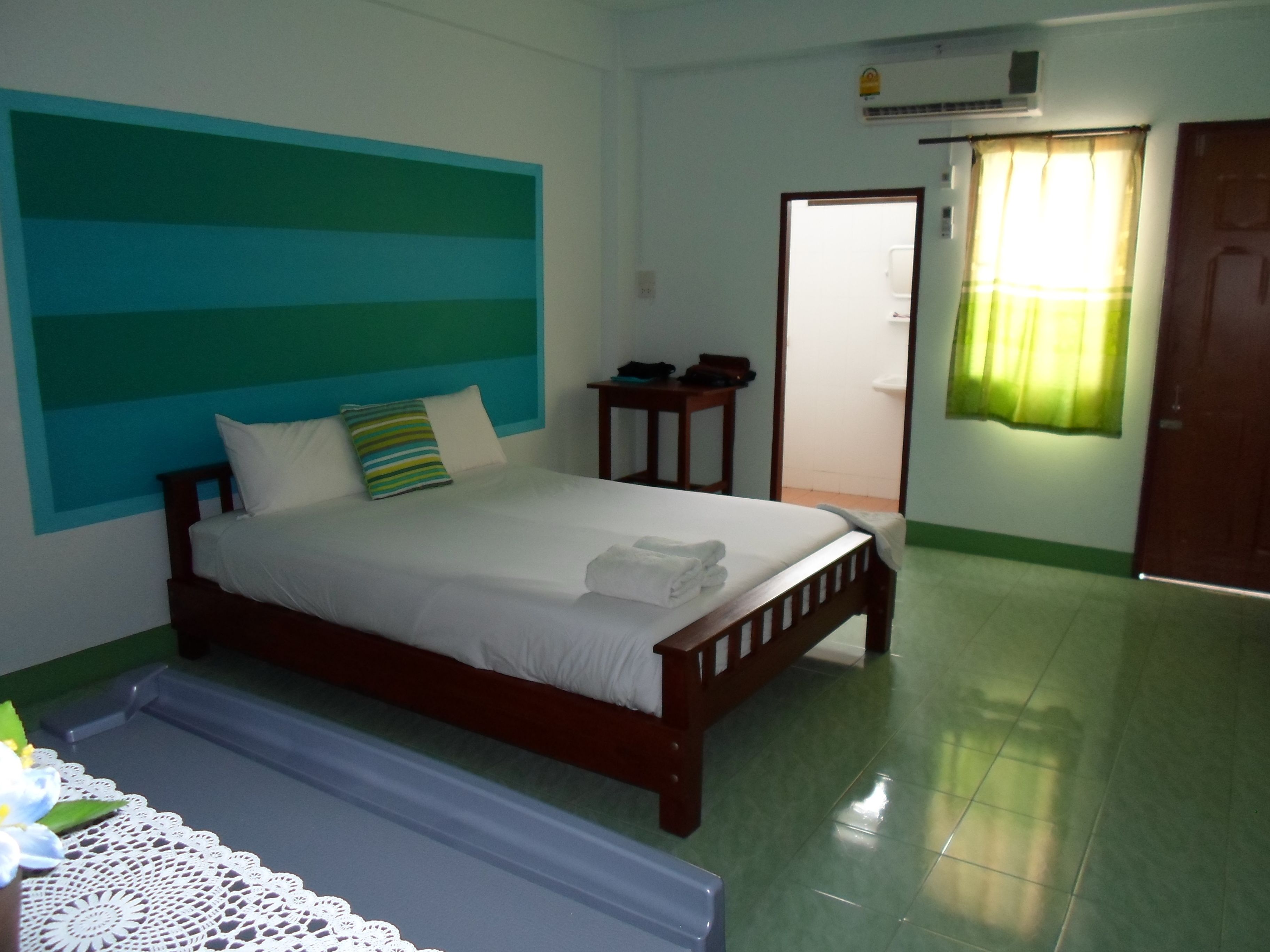 1 bedroom, desk, free wifi