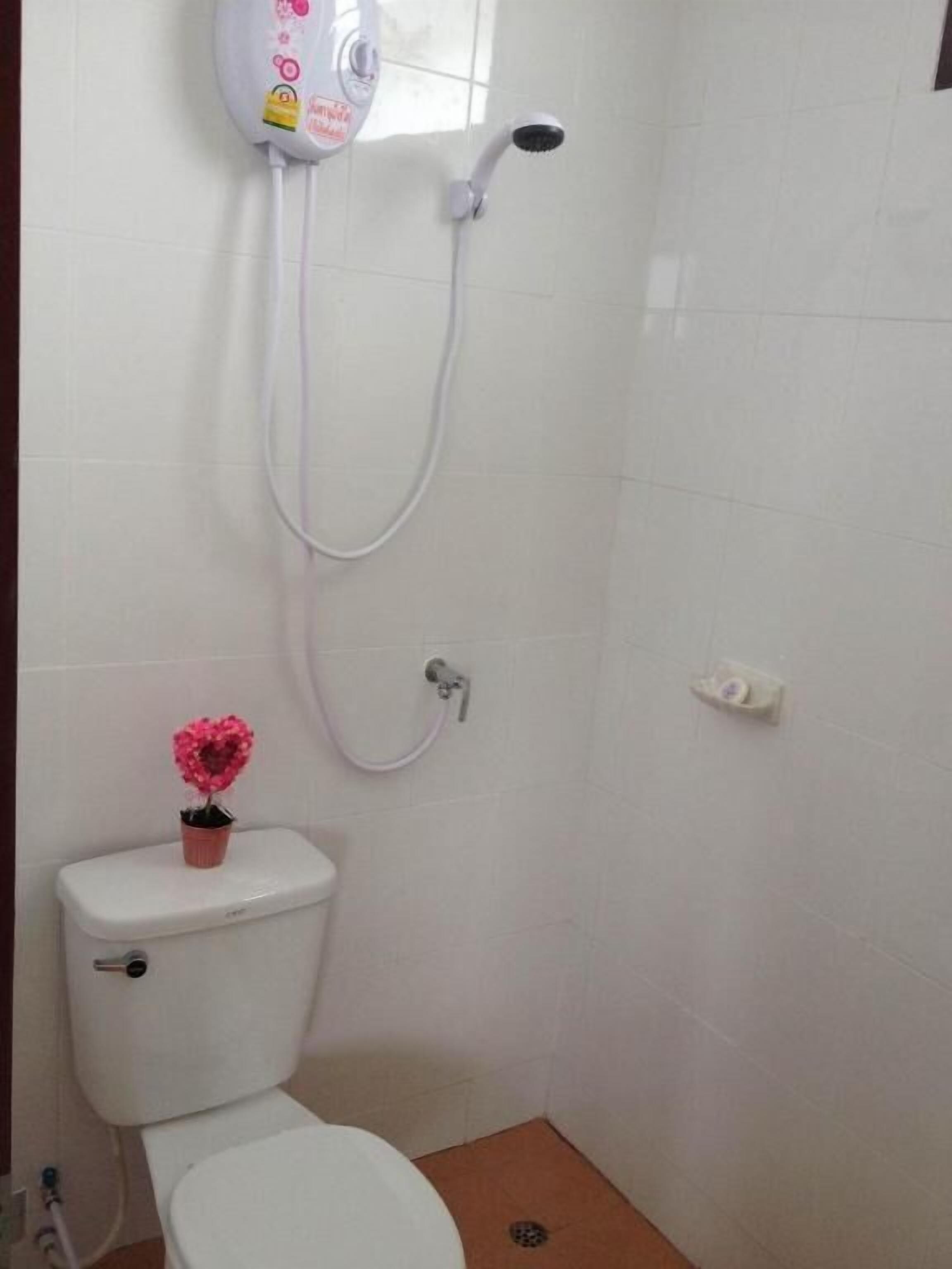 shower, free toiletries, towels