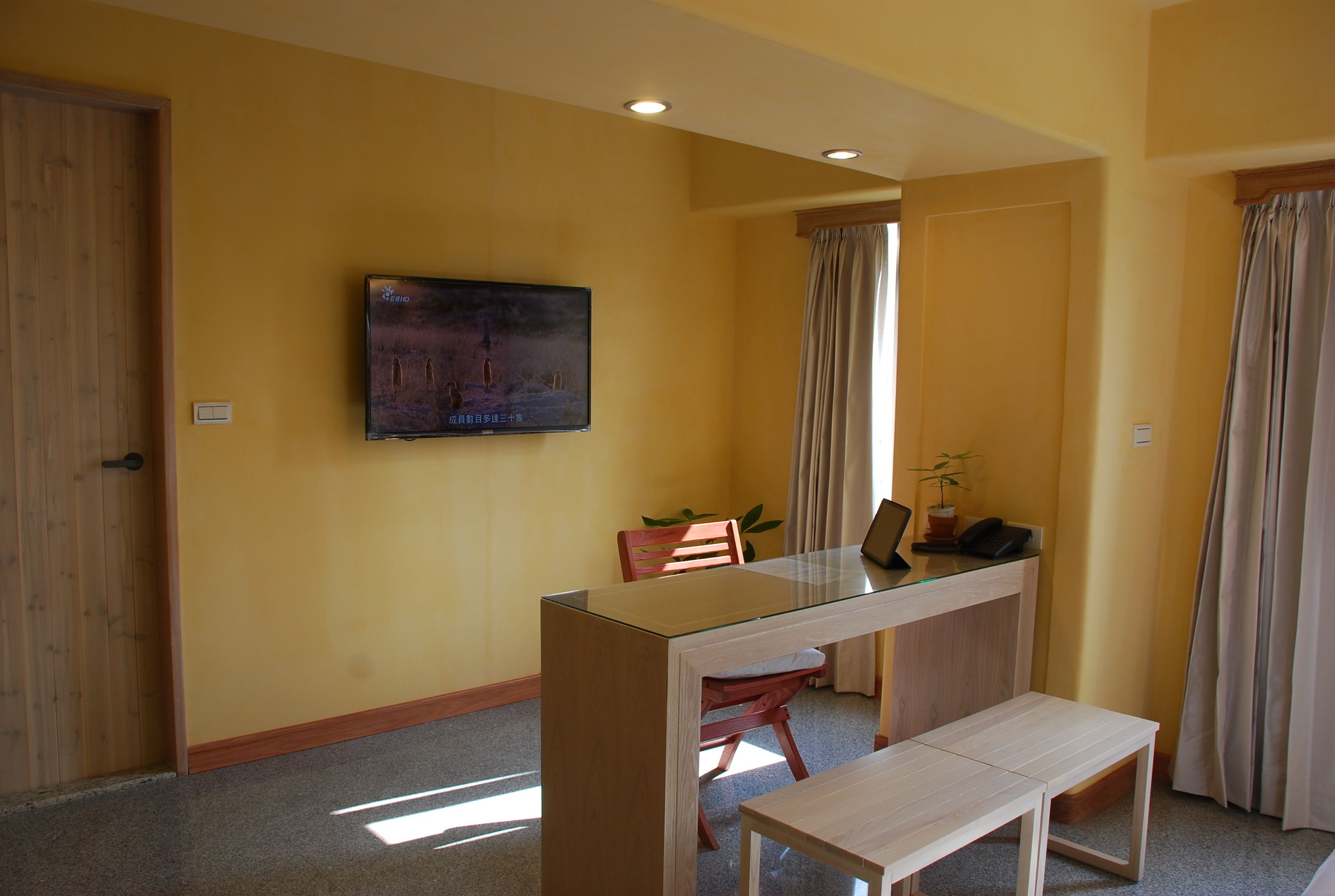 desk, blackout curtains, soundproofing, free wifi