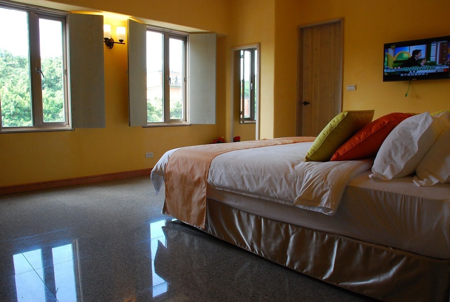 double room, view | desk, blackout curtains, soundproofing, free wifi