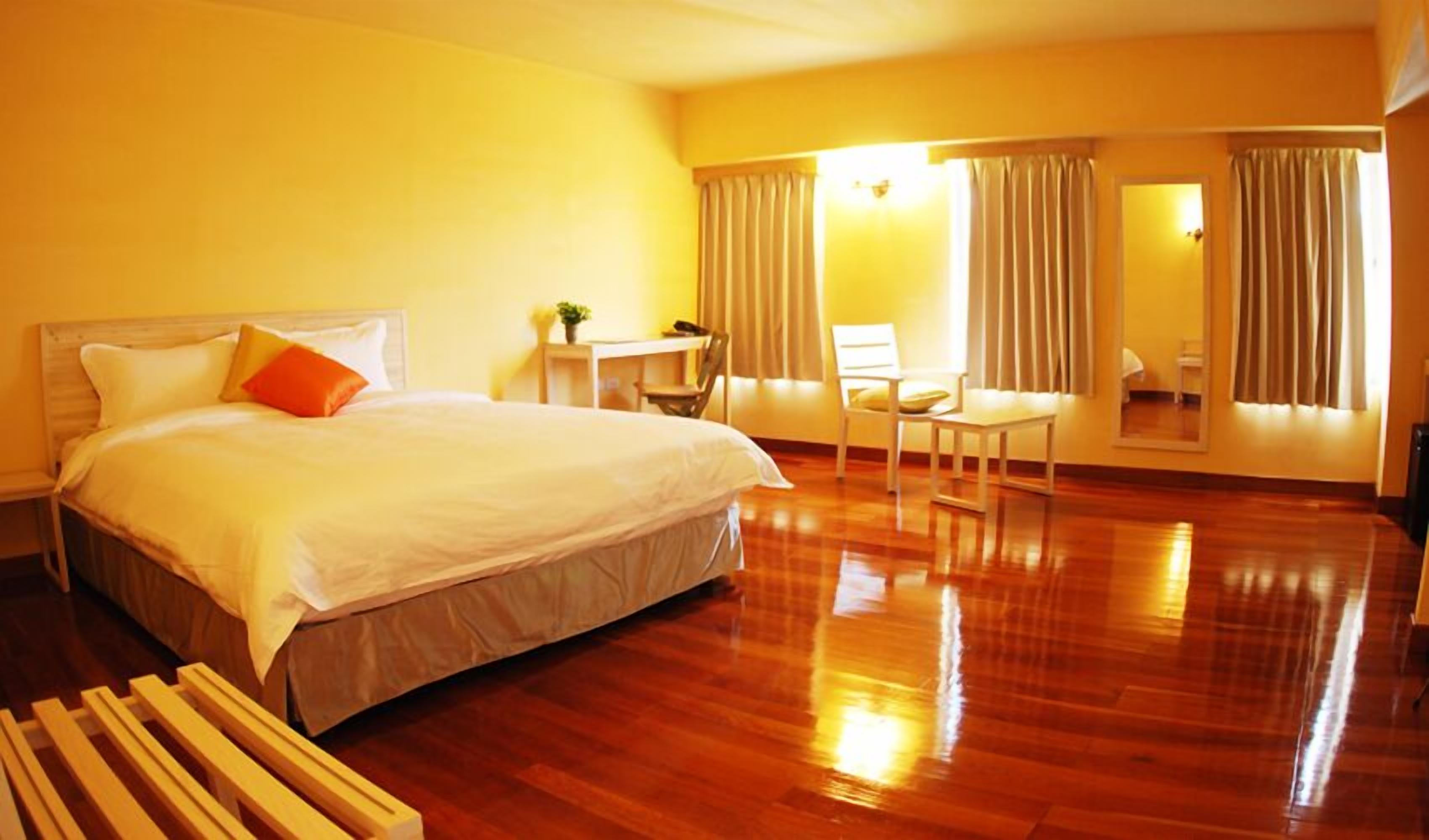 deluxe suite, 1 bedroom | desk, blackout curtains, soundproofing, free wifi