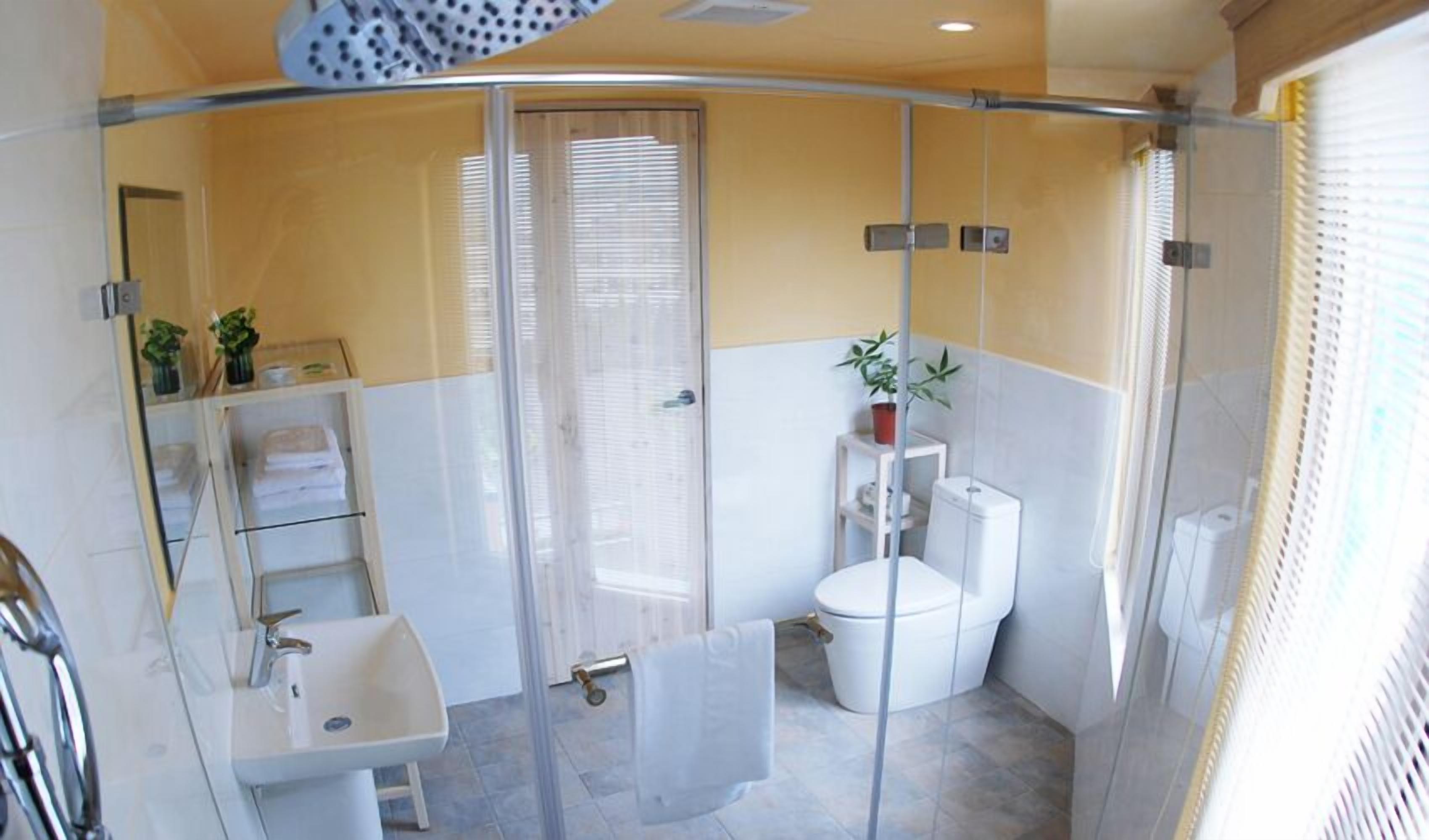 comfort double room | bathroom | shower, free toiletries, hair dryer, slippers