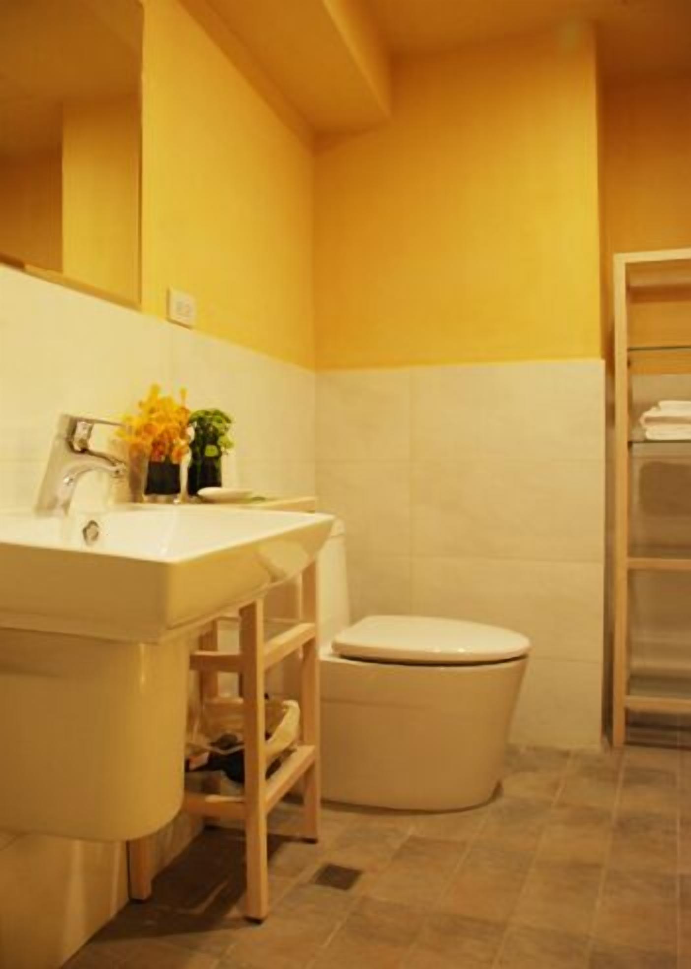 shower, free toiletries, hair dryer, slippers