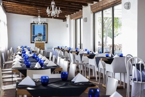 Lunch and dinner served, Regional cuisine