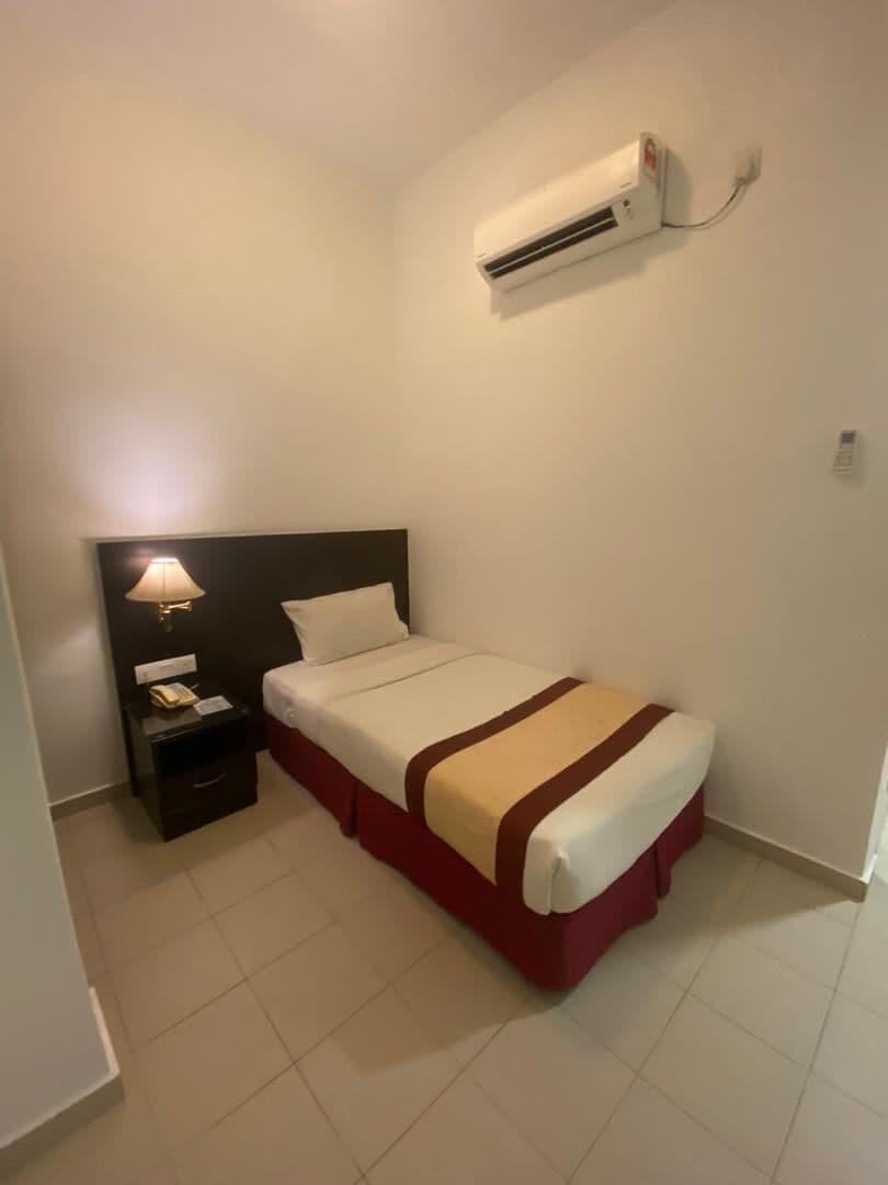 Superior Single Room, Non Smoking | Blackout drapes, free WiFi, bed sheets