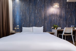 Soundproofing, free WiFi, bed sheets