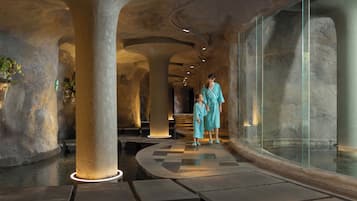 Sauna, Dampfbad, Körperbehandlungen, Warmsteinmassagen