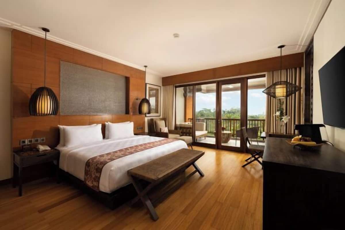 In-room safe, desk, blackout drapes, soundproofing