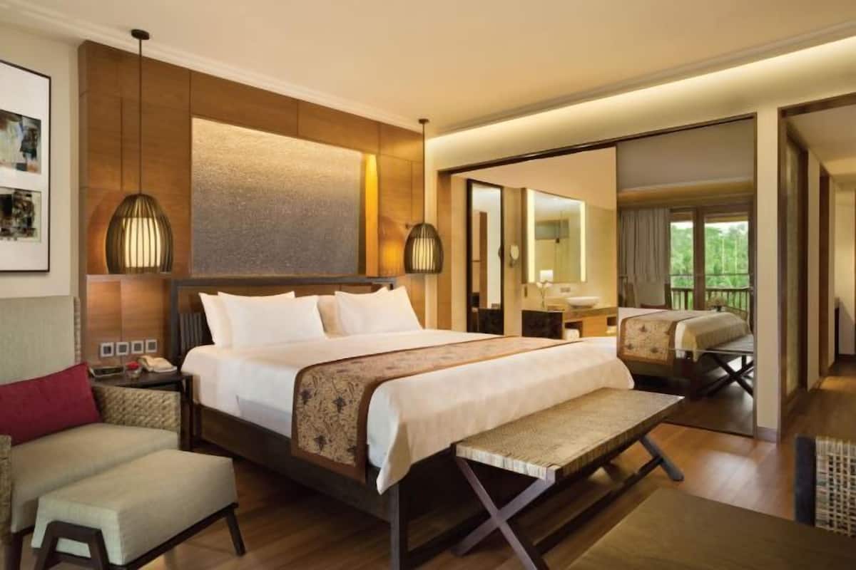 In-room safe, desk, blackout drapes, soundproofing