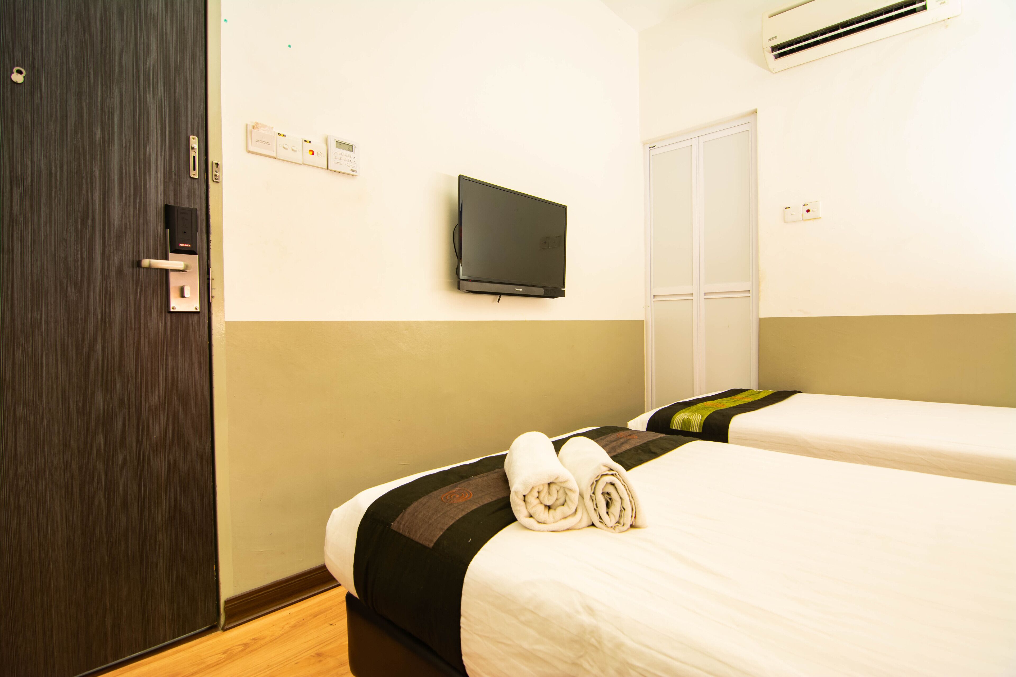 standard twin room | in-room safe, desk, blackout curtains, iron/ironing board