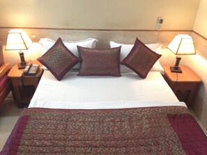 Kamar Mewah | Seprai premium, brankas, meja kerja, dan tempat tidur lipat/tambahan
