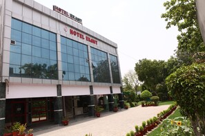 Luxury Room | Exterior - Hotel Ekant (Faridabad)