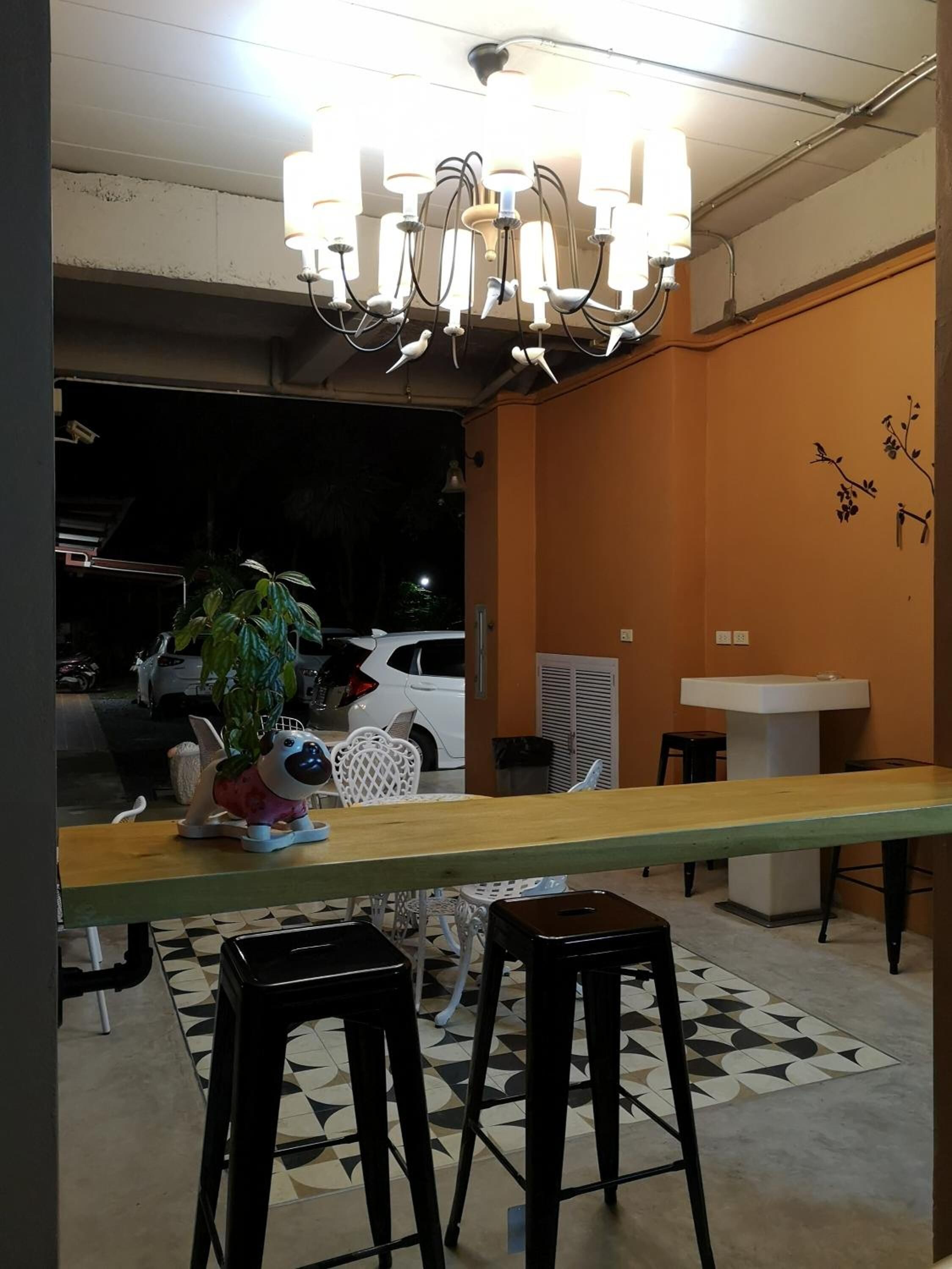 fridge, electric kettle