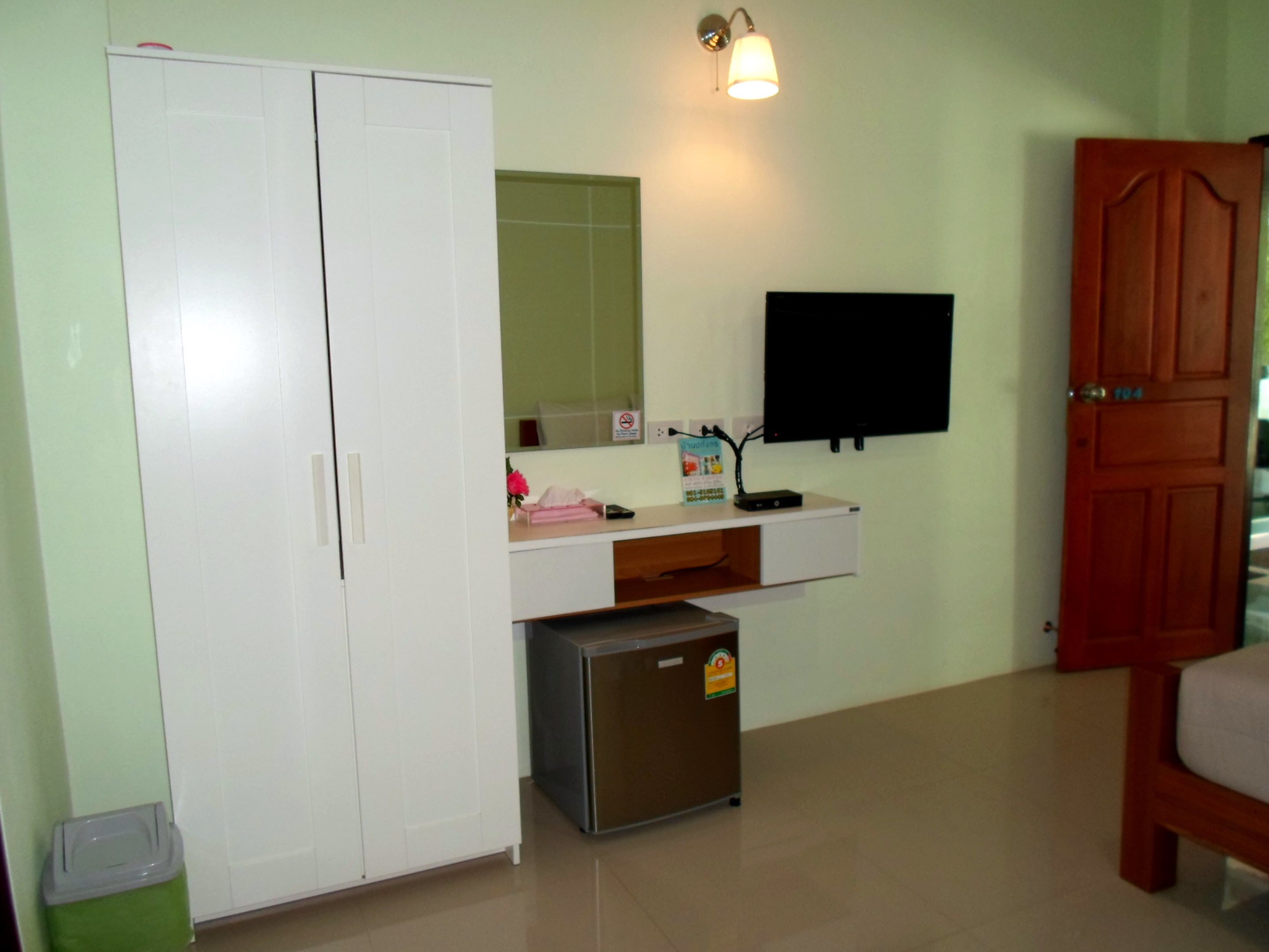 32-inch led tv with satellite channels, tv