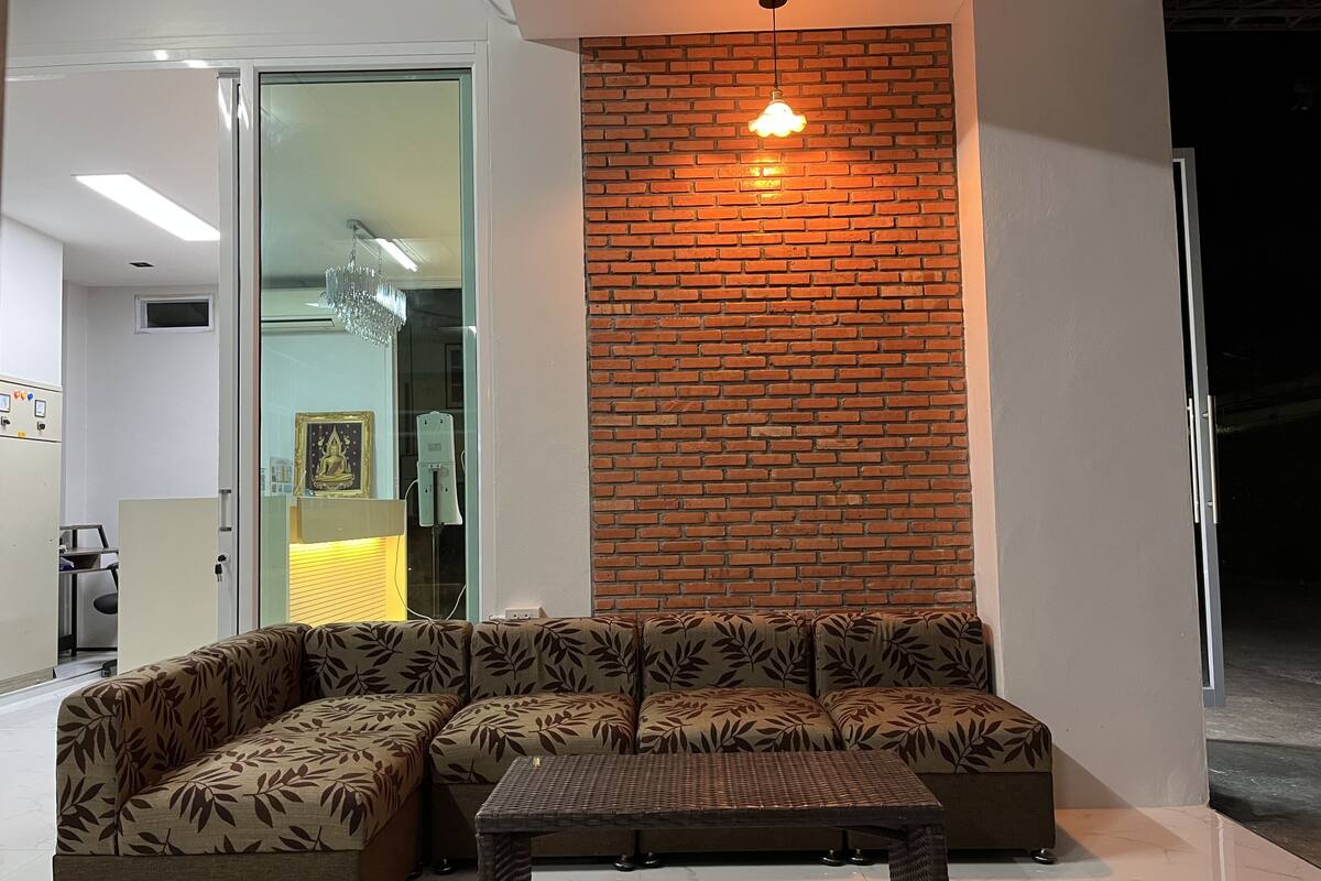 32-inch led tv with satellite channels, tv