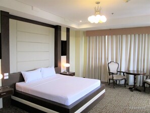 Blackout curtains, free WiFi