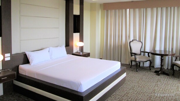 Penthouse | Blackout drapes, WiFi (free) - Marianne Suites (Cagayan de Oro)