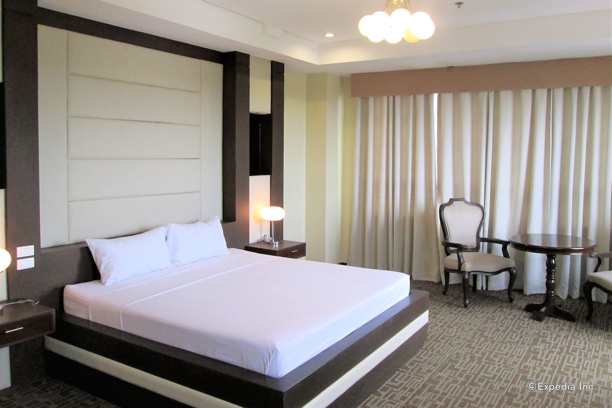 Penthouse | Blackout drapes, WiFi (free)
