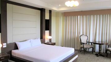 Blackout curtains, free WiFi