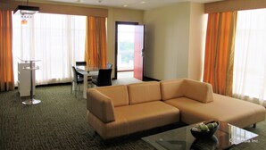 Penthouse | Living area | Flat-screen TV - Marianne Suites (Cagayan de Oro)