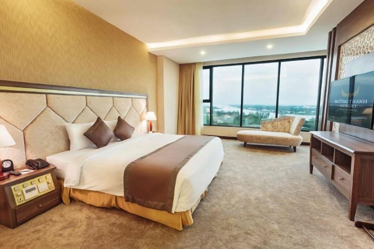 Minibar, in-room safe, desk, blackout curtains