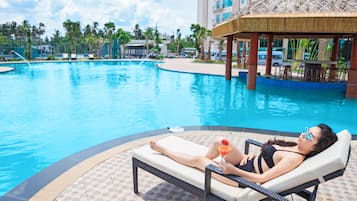 Außenpool, geöffnet von 06:00 Uhr bis 20:00 Uhr, Sonnenschirme